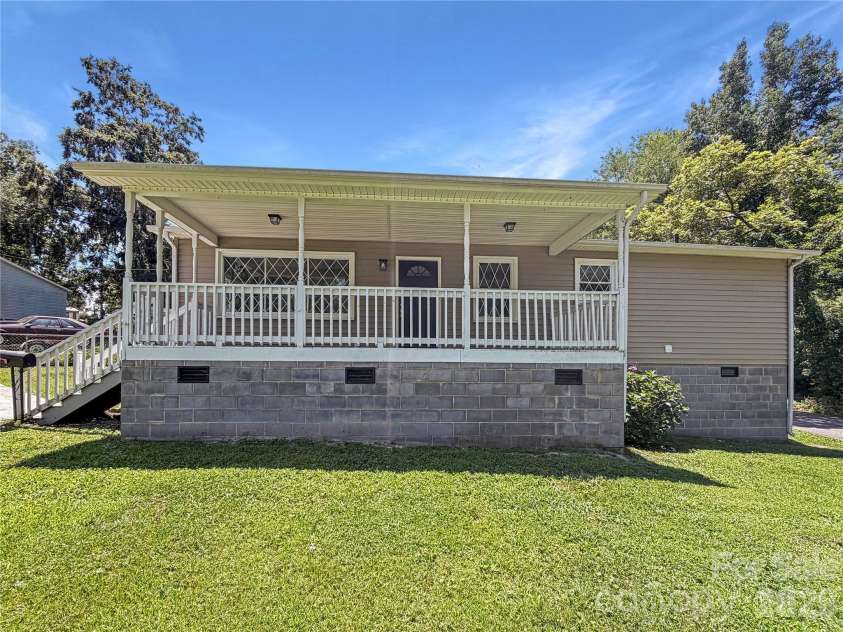 313 Black Street, Cherryville, NC 28021.  MLS# CAR4388903, YatesRealty ID 29197. 