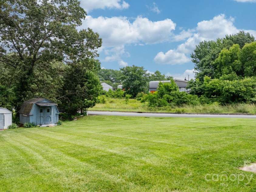 1266 18th Street, Hickory, NC 28601.  MLS# CAR4265726, YatesRealty ID 29199. 