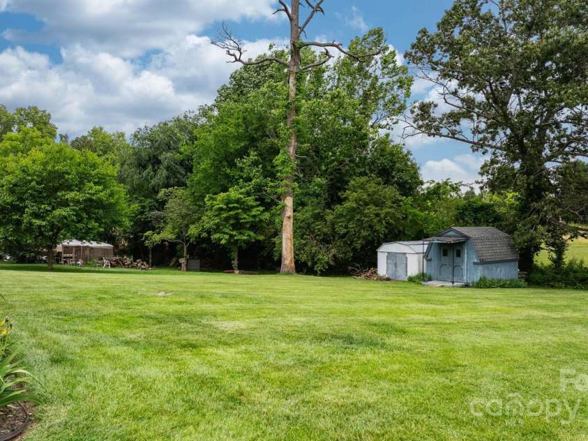 1266 18th Street, Hickory, NC 28601.  MLS# CAR4265726, YatesRealty ID 29199. 