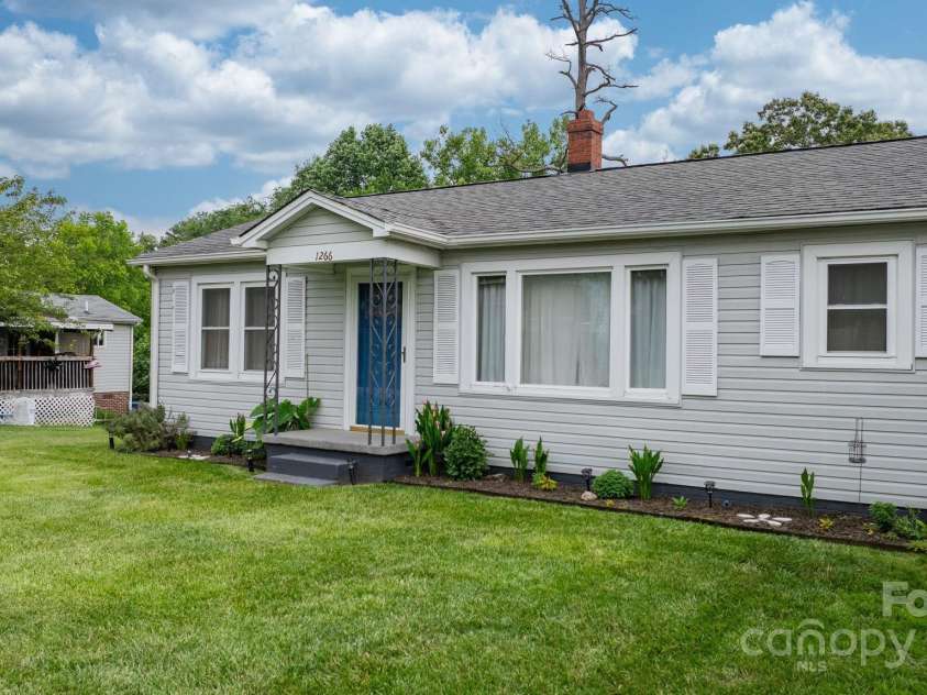 1266 18th Street, Hickory, NC 28601.  MLS# CAR4265726, YatesRealty ID 29199. 