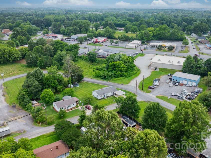 1266 18th Street, Hickory, NC 28601.  MLS# CAR4265726, YatesRealty ID 29199. 