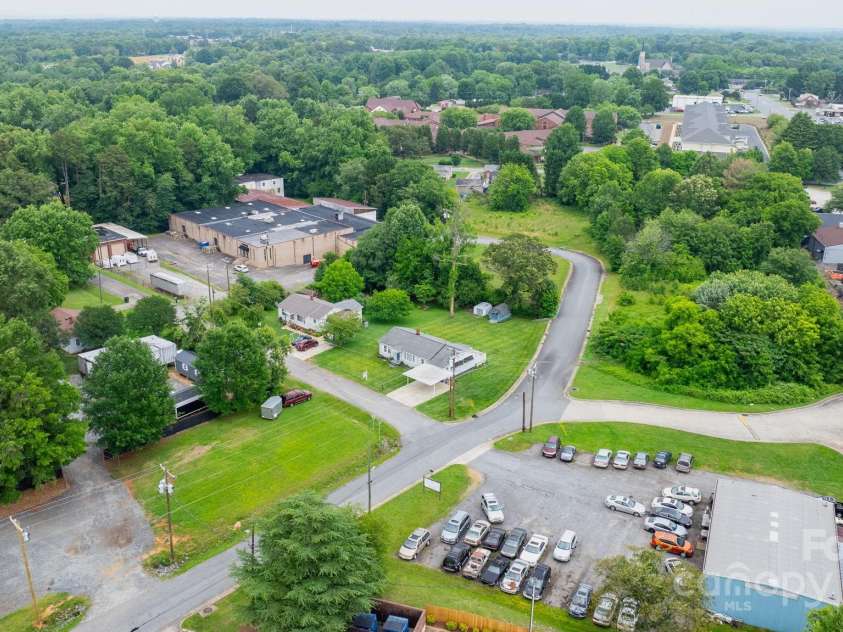 1266 18th Street, Hickory, NC 28601.  MLS# CAR4265726, YatesRealty ID 29199. 