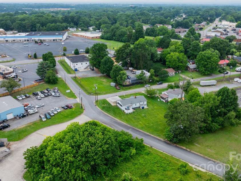 1266 18th Street, Hickory, NC 28601.  MLS# CAR4265726, YatesRealty ID 29199. 