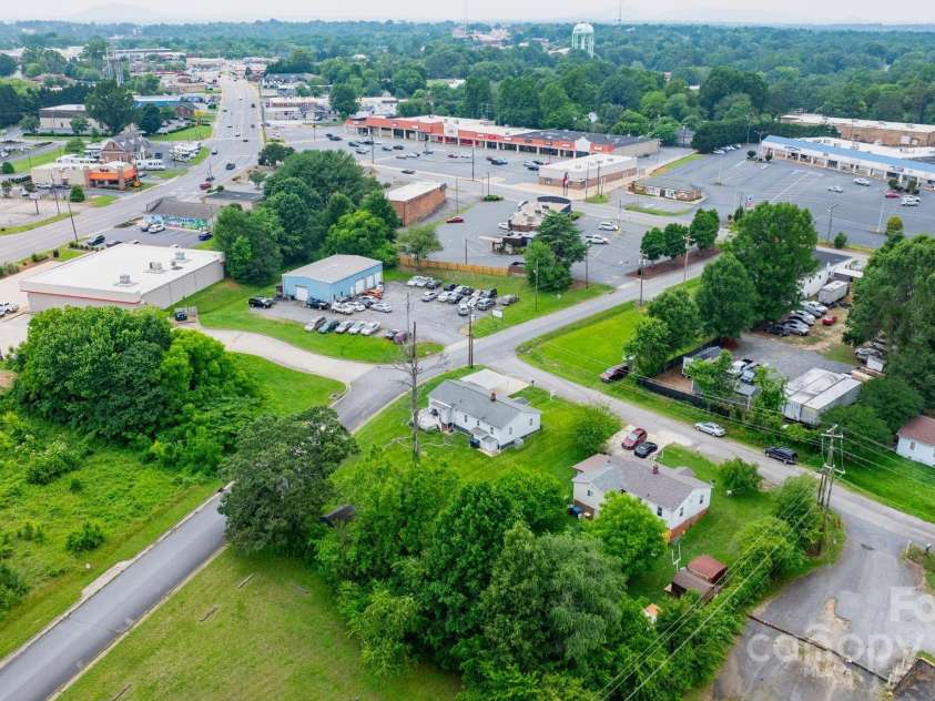 1266 18th Street, Hickory, NC 28601.  MLS# CAR4265726, YatesRealty ID 29199. 