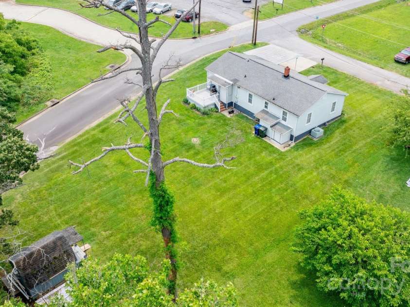 1266 18th Street, Hickory, NC 28601.  MLS# CAR4265726, YatesRealty ID 29199. 