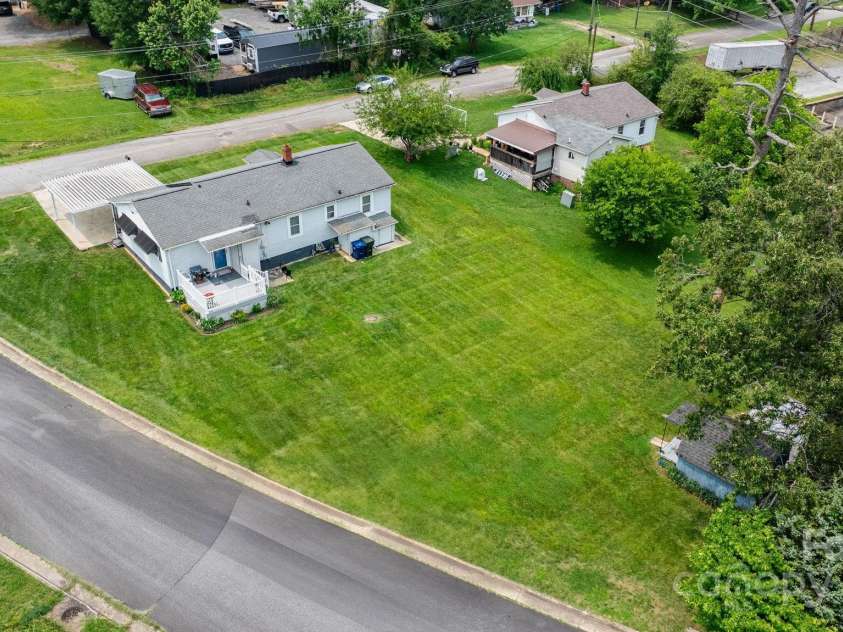 1266 18th Street, Hickory, NC 28601.  MLS# CAR4265726, YatesRealty ID 29199. 