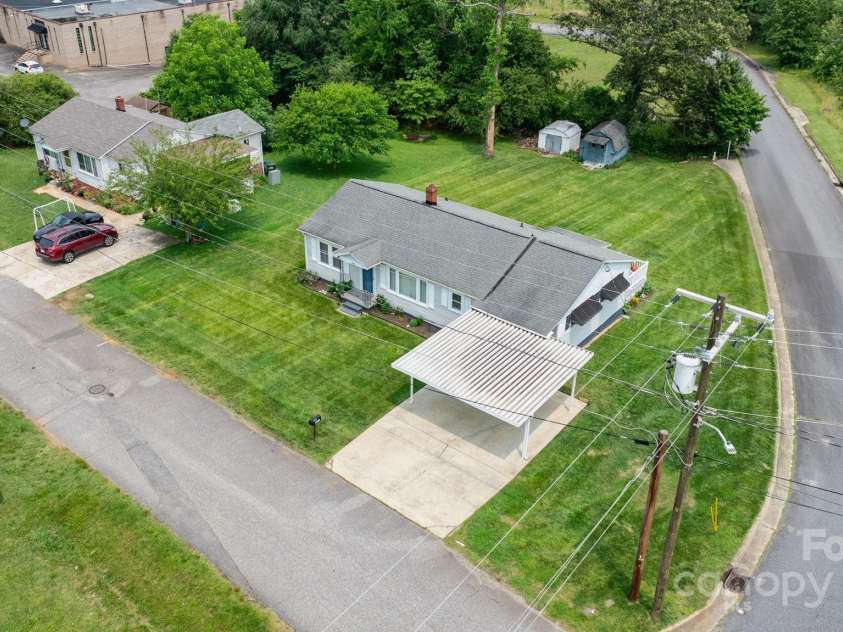 1266 18th Street, Hickory, NC 28601.  MLS# CAR4265726, YatesRealty ID 29199. 