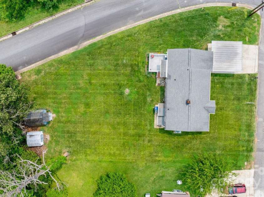 1266 18th Street, Hickory, NC 28601.  MLS# CAR4265726, YatesRealty ID 29199. 