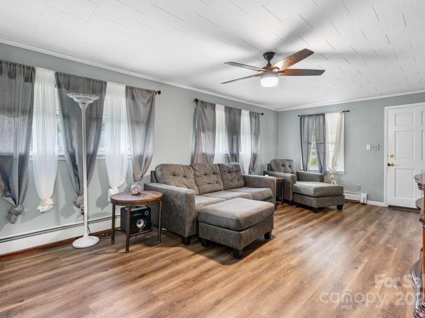 1266 18th Street, Hickory, NC 28601.  MLS# CAR4265726, YatesRealty ID 29199. Den or 3rd Bedroom