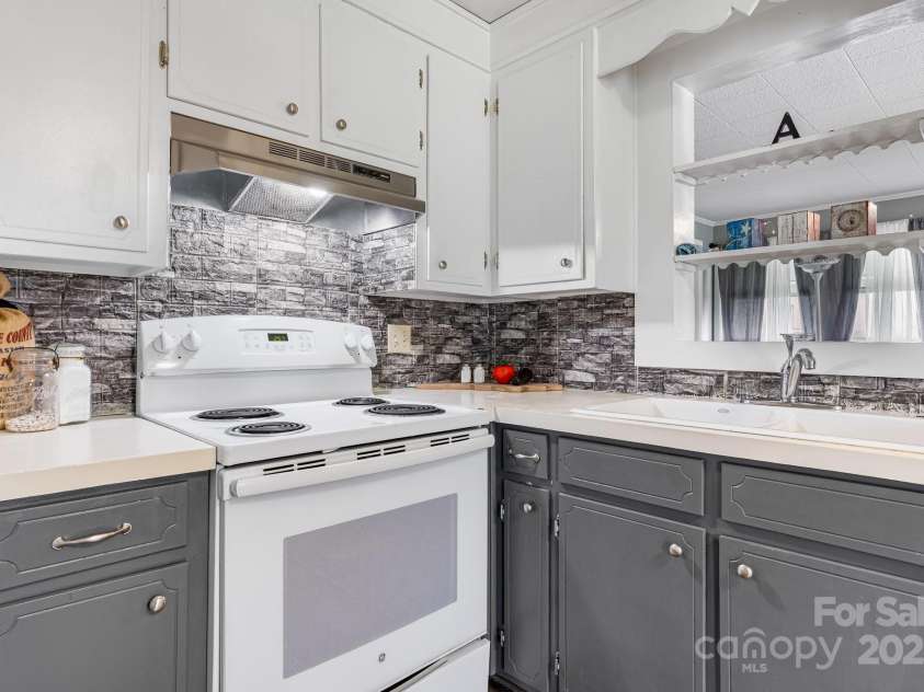 1266 18th Street, Hickory, NC 28601.  MLS# CAR4265726, YatesRealty ID 29199. Kitchen