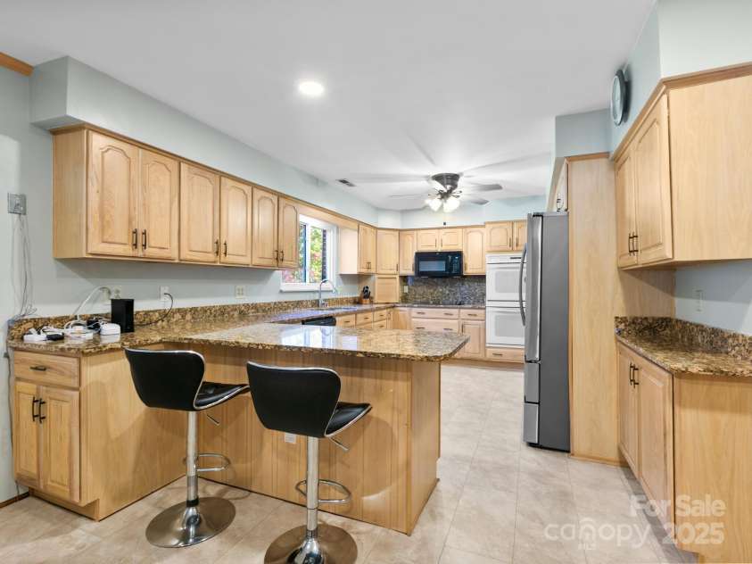 11 Aloha Circle, Candler, NC 28715.  MLS# CAR4313548, YatesRealty ID 292. Kitchen