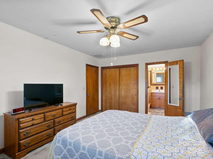 11 Aloha Circle, Candler, NC 28715.  MLS# CAR4313548, YatesRealty ID 292. Primary 