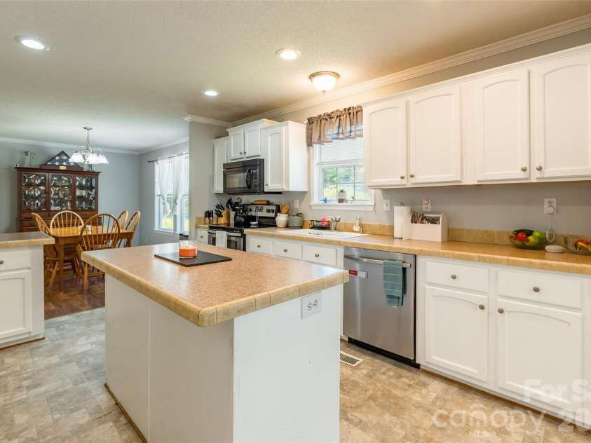1828 Pine Hollow Place, Hudson, NC 28638.  MLS# CAR4342616, YatesRealty ID 2920. 