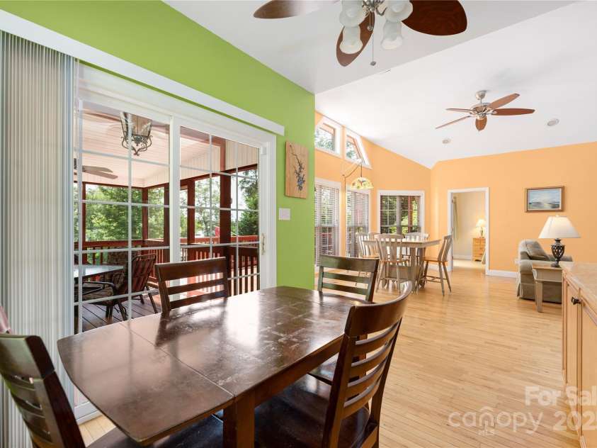 4478 Lake Drive, Sherrills Ford, NC 28673.  MLS# CAR4276198, YatesRealty ID 2920. Breakfast and dining area