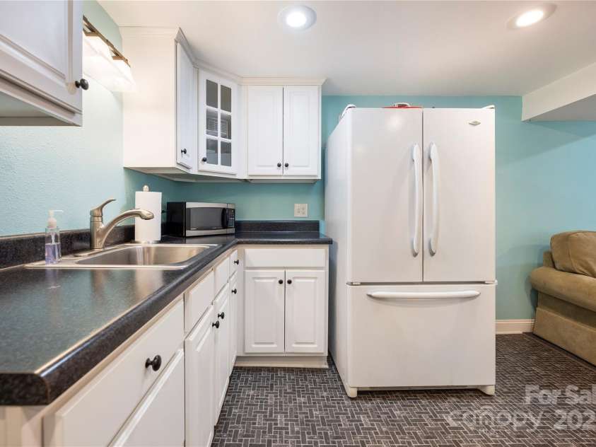 4478 Lake Drive, Sherrills Ford, NC 28673.  MLS# CAR4276198, YatesRealty ID 2920. Downstairs kitchenette