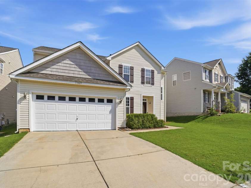 17425 Westmill Lane, Charlotte, NC 28277.  MLS# CAR4391789, YatesRealty ID 29201. 