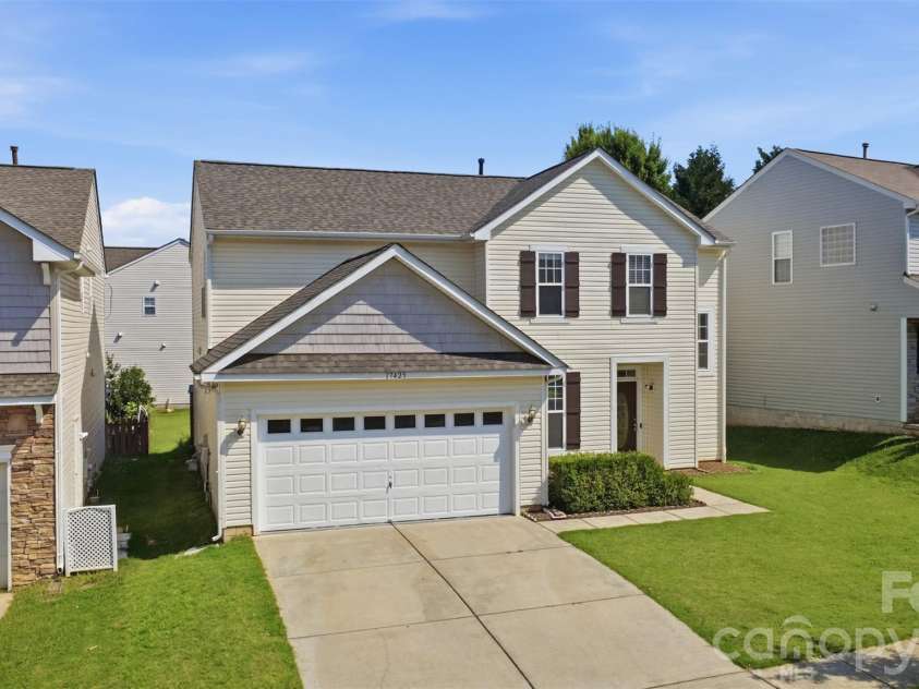17425 Westmill Lane, Charlotte, NC 28277.  MLS# CAR4391789, YatesRealty ID 29201. 