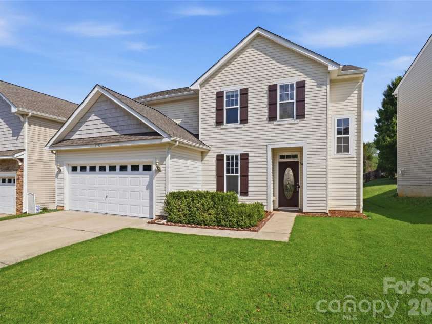 17425 Westmill Lane, Charlotte, NC 28277.  MLS# CAR4391789, YatesRealty ID 29201. 