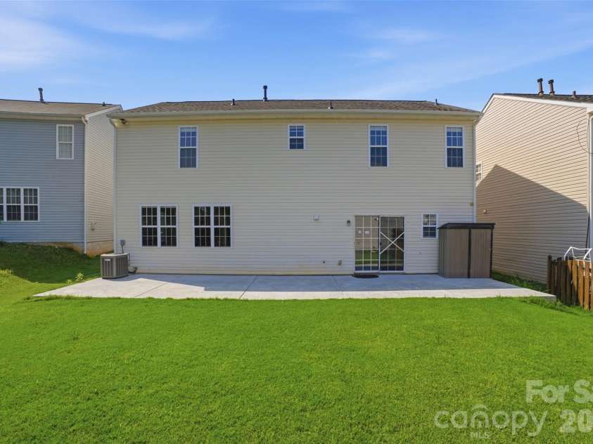 17425 Westmill Lane, Charlotte, NC 28277.  MLS# CAR4391789, YatesRealty ID 29201. 