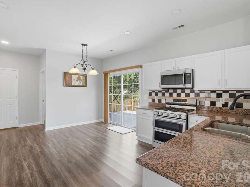 17425 Westmill Lane, Charlotte, NC 28277.  MLS# CAR4391789, YatesRealty ID 29201. 