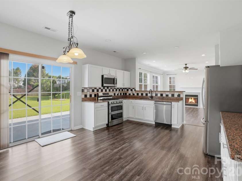 17425 Westmill Lane, Charlotte, NC 28277.  MLS# CAR4391789, YatesRealty ID 29201. 