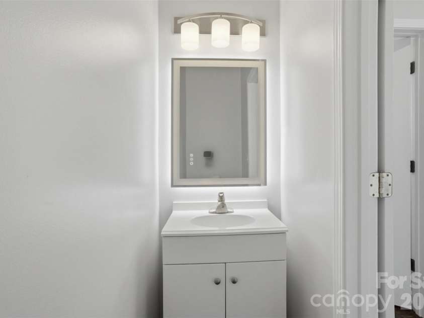 17425 Westmill Lane, Charlotte, NC 28277.  MLS# CAR4391789, YatesRealty ID 29201. 