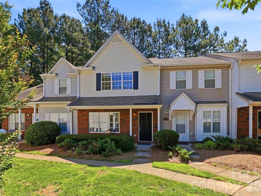 6720 Cypress Tree Lane, Charlotte, NC 28215.  MLS# CAR4390803, YatesRealty ID 29202. 