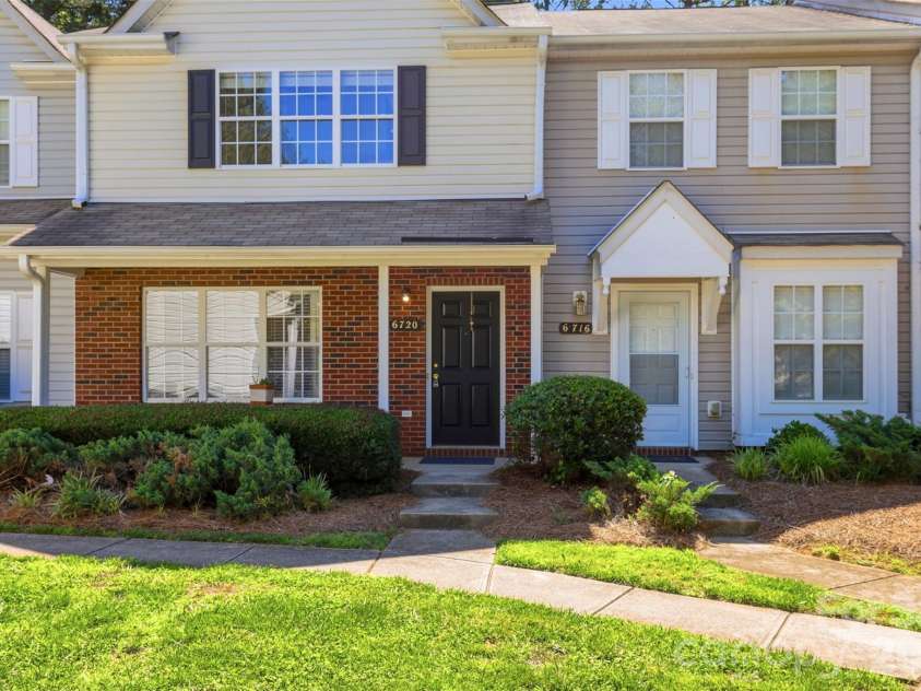 6720 Cypress Tree Lane, Charlotte, NC 28215.  MLS# CAR4390803, YatesRealty ID 29202. 