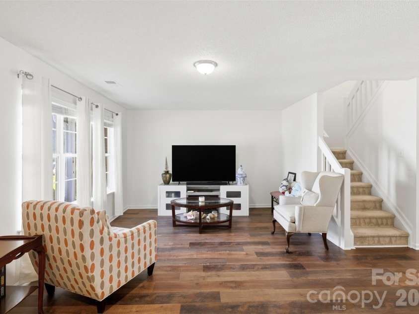 6720 Cypress Tree Lane, Charlotte, NC 28215.  MLS# CAR4390803, YatesRealty ID 29202. 
