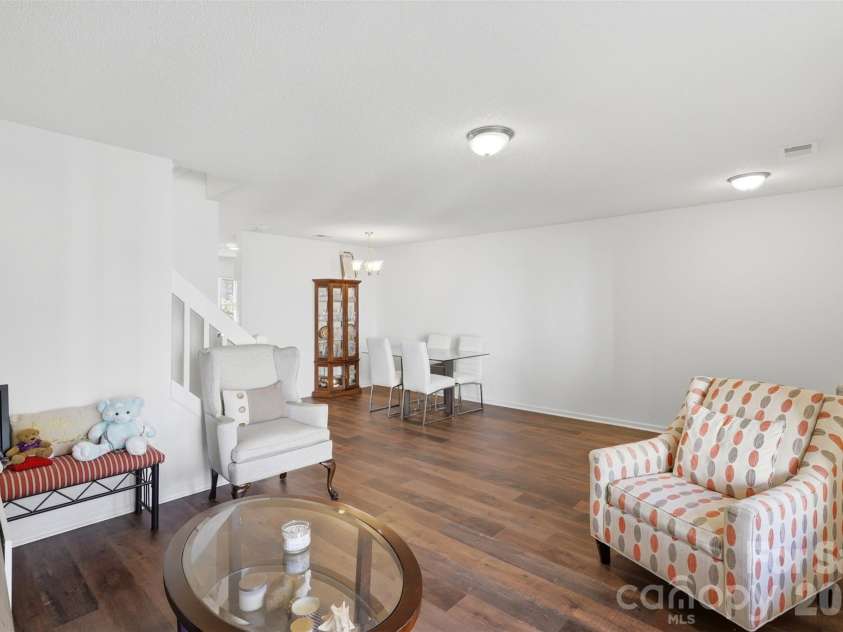6720 Cypress Tree Lane, Charlotte, NC 28215.  MLS# CAR4390803, YatesRealty ID 29202. 