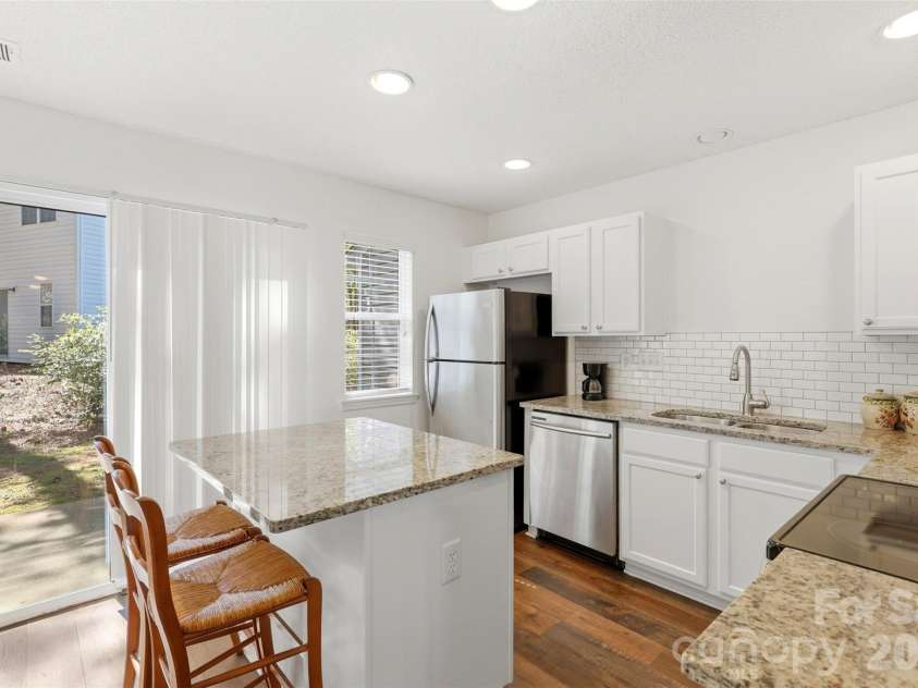 6720 Cypress Tree Lane, Charlotte, NC 28215.  MLS# CAR4390803, YatesRealty ID 29202. 