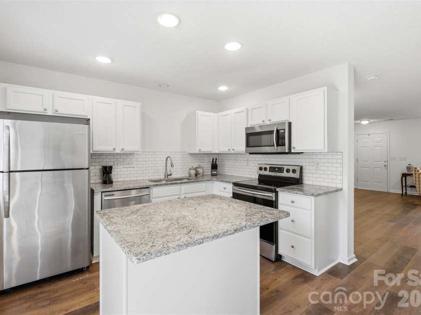 6720 Cypress Tree Lane, Charlotte, NC 28215.  MLS# CAR4390803, YatesRealty ID 29202. 