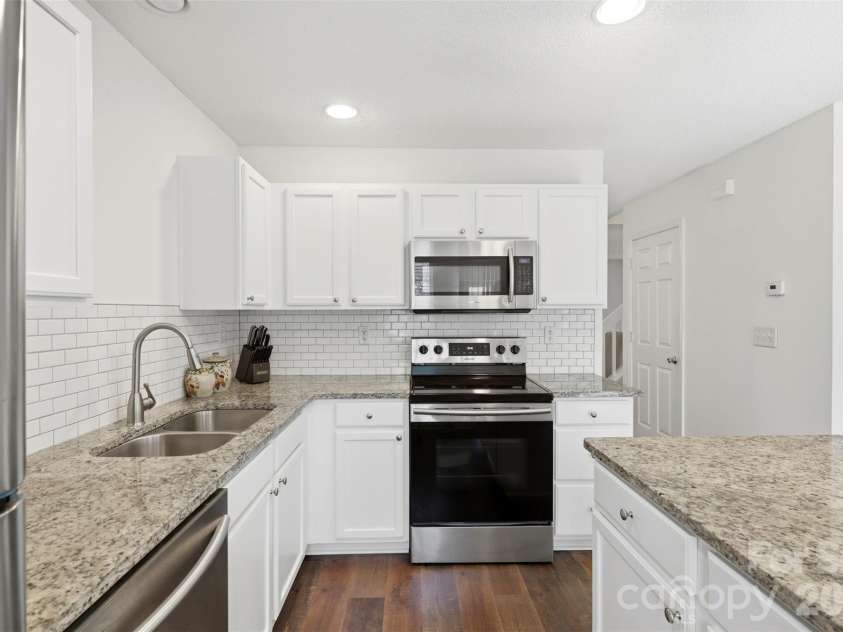 6720 Cypress Tree Lane, Charlotte, NC 28215.  MLS# CAR4390803, YatesRealty ID 29202. 