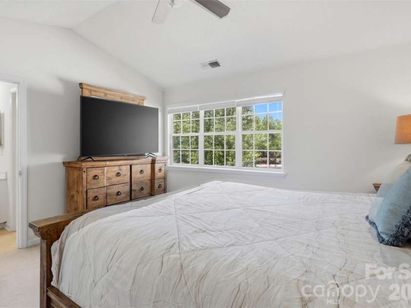 6720 Cypress Tree Lane, Charlotte, NC 28215.  MLS# CAR4390803, YatesRealty ID 29202. 
