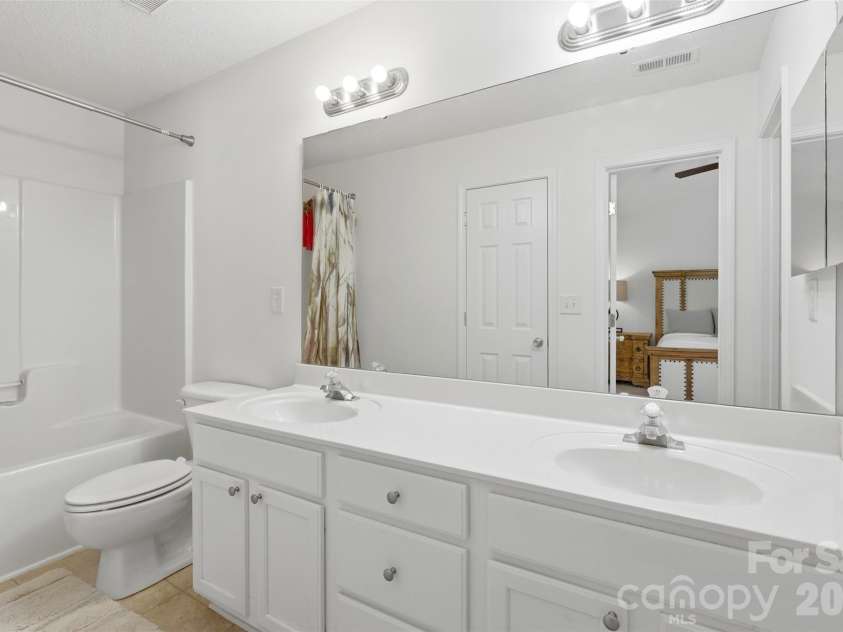 6720 Cypress Tree Lane, Charlotte, NC 28215.  MLS# CAR4390803, YatesRealty ID 29202. 