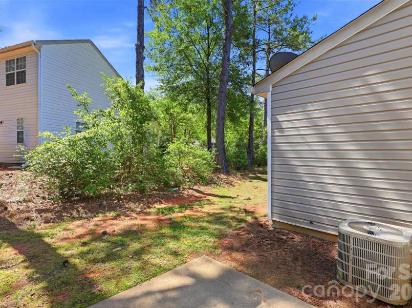 6720 Cypress Tree Lane, Charlotte, NC 28215.  MLS# CAR4390803, YatesRealty ID 29202. 
