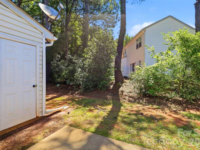 6720 Cypress Tree Lane, Charlotte, NC 28215.  MLS# CAR4390803, YatesRealty ID 29202. 