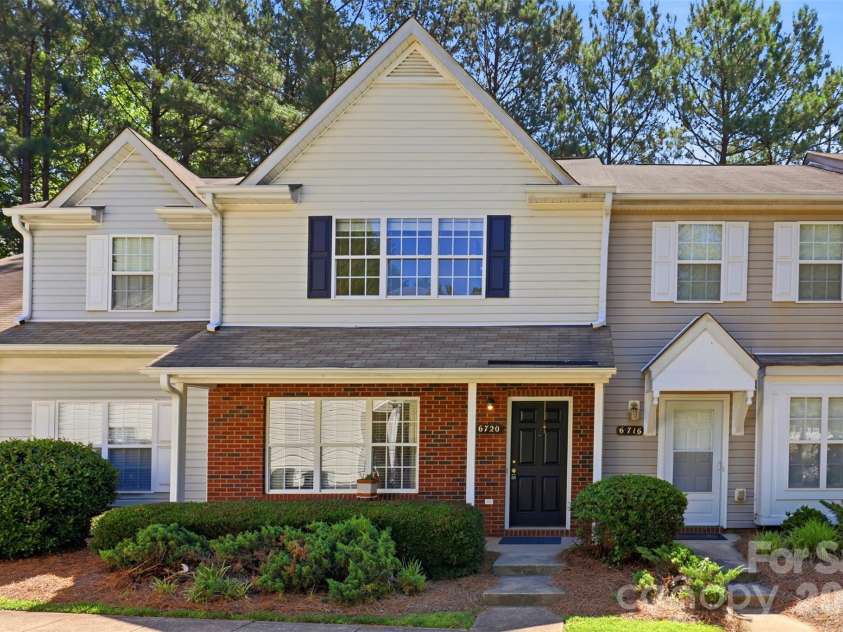 6720 Cypress Tree Lane, Charlotte, NC 28215.  MLS# CAR4416468, YatesRealty ID 29202. 