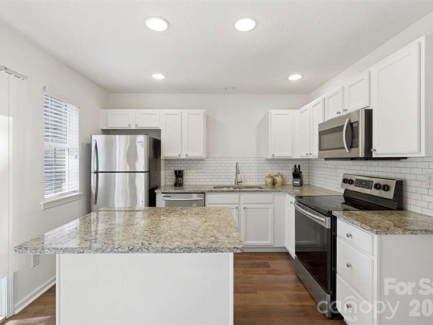6720 Cypress Tree Lane, Charlotte, NC 28215.  MLS# CAR4416468, YatesRealty ID 29202. 
