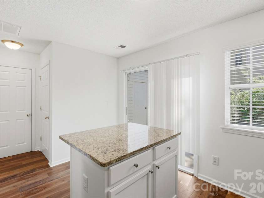 6720 Cypress Tree Lane, Charlotte, NC 28215.  MLS# CAR4416468, YatesRealty ID 29202. 