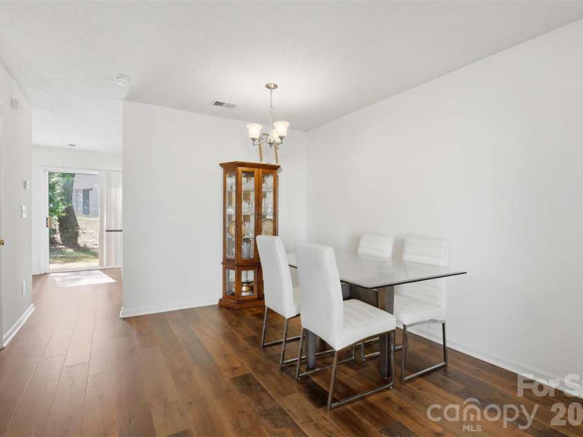 6720 Cypress Tree Lane, Charlotte, NC 28215.  MLS# CAR4416468, YatesRealty ID 29202. 