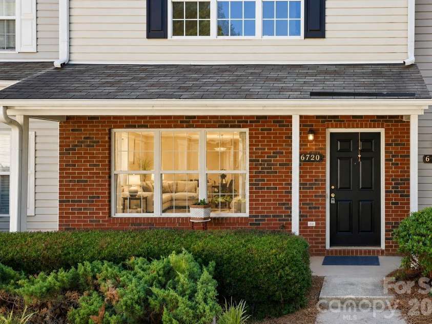 6720 Cypress Tree Lane, Charlotte, NC 28215.  MLS# CAR4416468, YatesRealty ID 29202. 