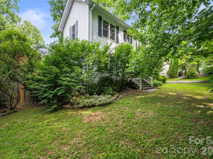 312 Westover Drive, Asheville, NC 28801.  MLS# CAR4390851, YatesRealty ID 29203. 