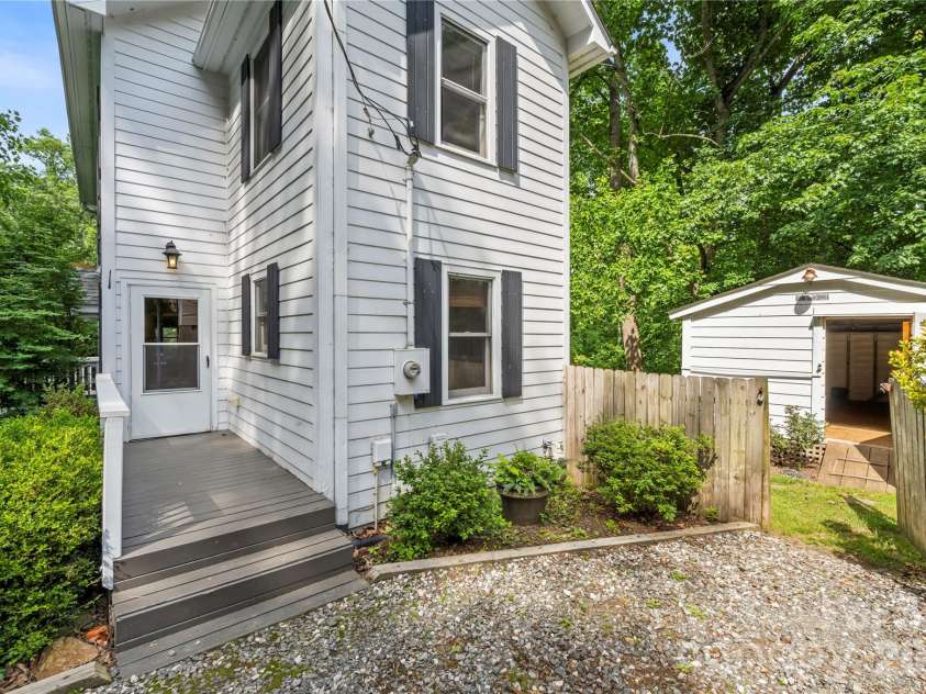 312 Westover Drive, Asheville, NC 28801.  MLS# CAR4390851, YatesRealty ID 29203. 