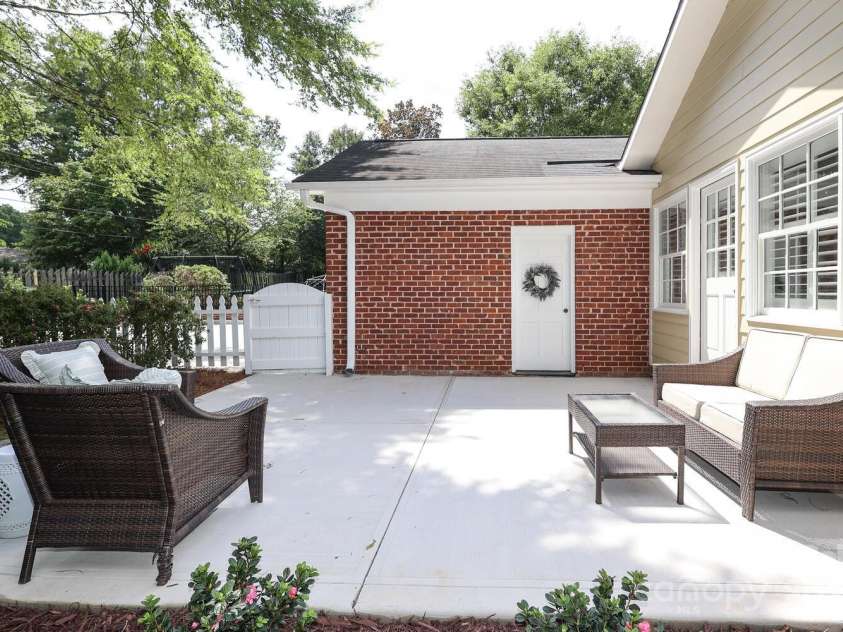 3336 Landerwood Drive, Charlotte, NC 28210.  MLS# CAR4284667, YatesRealty ID 29203. 