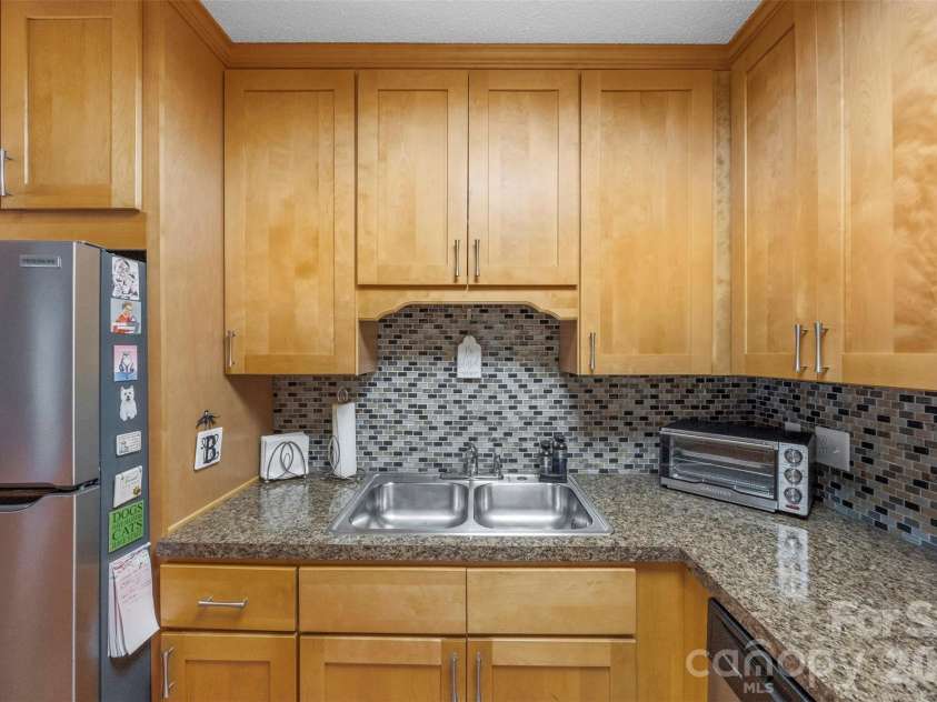 114 Ashleigh Court, Fort Mill, SC 29715.  MLS# CAR4390723, YatesRealty ID 29204. 