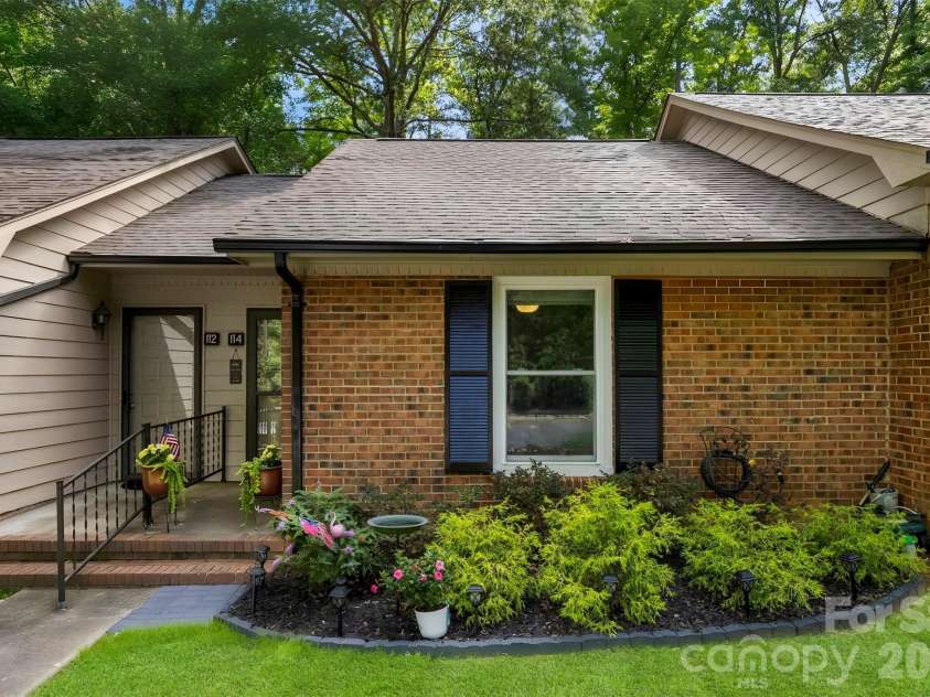 114 Ashleigh Court, Fort Mill, SC 29715.  MLS# CAR4390723, YatesRealty ID 29204. 