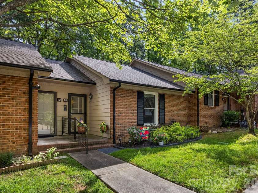 114 Ashleigh Court, Fort Mill, SC 29715.  MLS# CAR4390723, YatesRealty ID 29204. 