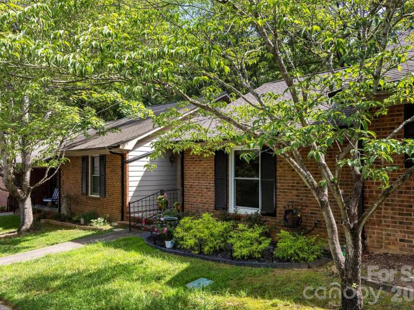 114 Ashleigh Court, Fort Mill, SC 29715.  MLS# CAR4390723, YatesRealty ID 29204. 