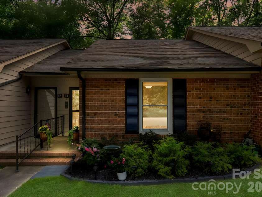 114 Ashleigh Court, Fort Mill, SC 29715.  MLS# CAR4390723, YatesRealty ID 29204. 